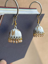White print jhumka