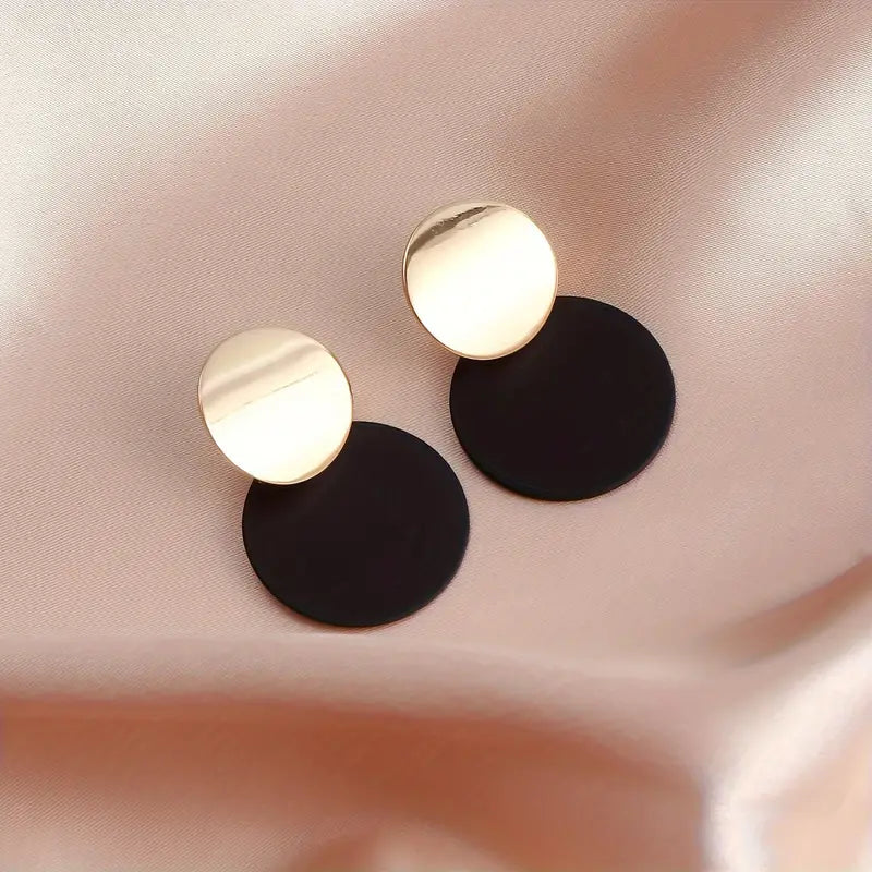 Stylish Black Stud For Women for Daily Use