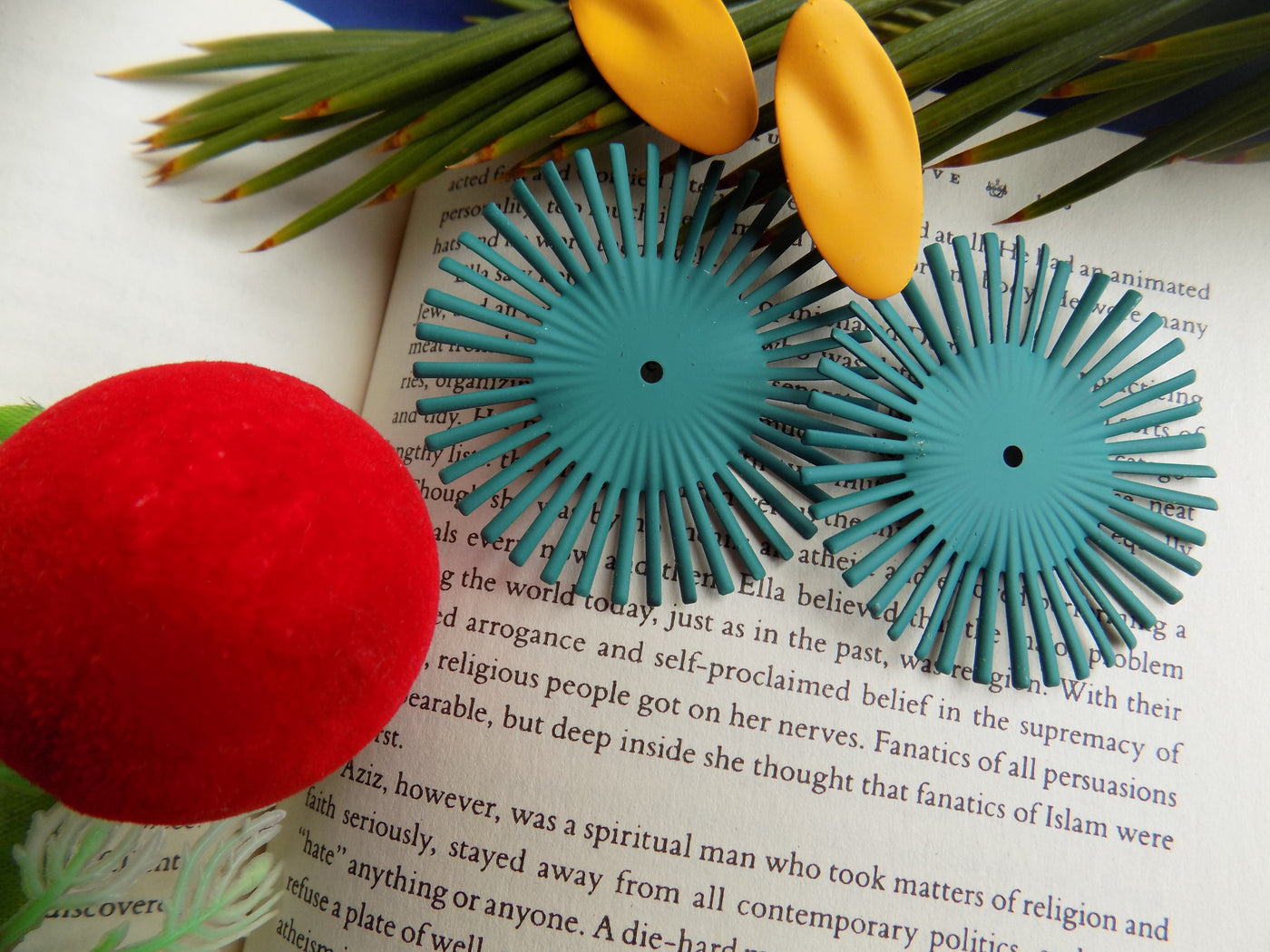 Metallic Sun Flower Design Earrings